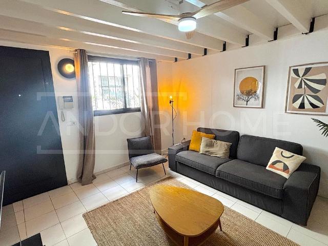 Piso en alquiler en calle De Les Carretes, Barcelona, de 80 m² 2 habitaciones por 1.460