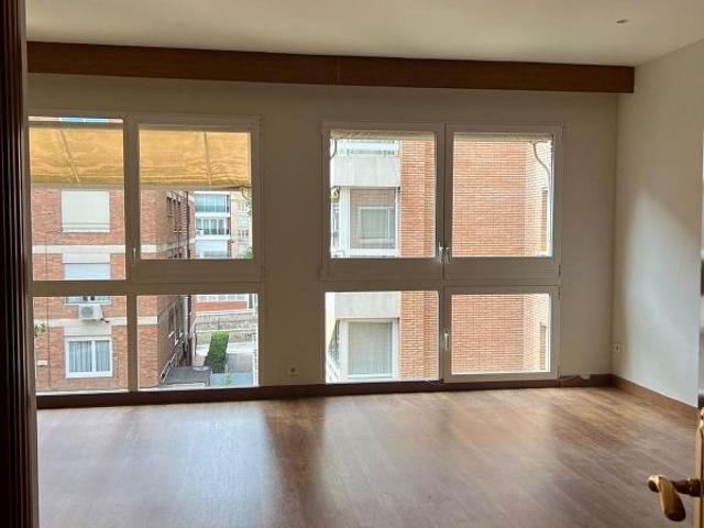 Piso en alquiler en calle De Les Escoles Pies, Barcelona, de 135 m² 4 habitaciones por 2.829