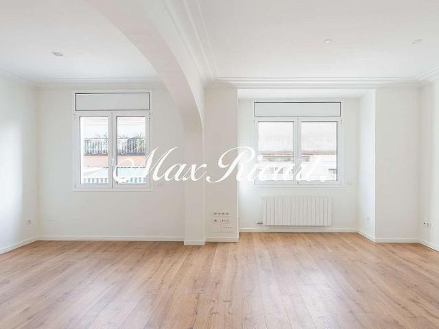 Piso en alquiler en calle De Les Santjoanistes, Barcelona, de 107 m² 3 habitaciones por 2.575