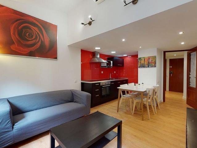 Piso en alquiler en calle De Les Semoleres, Barcelona, de 50 m² 2 habitaciones por 1.300