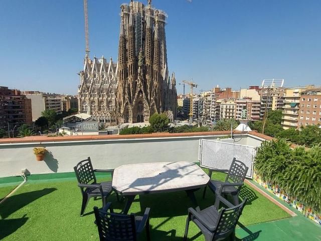 Piso en alquiler en calle De Lepant, Barcelona, de 65 m² 2 habitaciones por 2.450