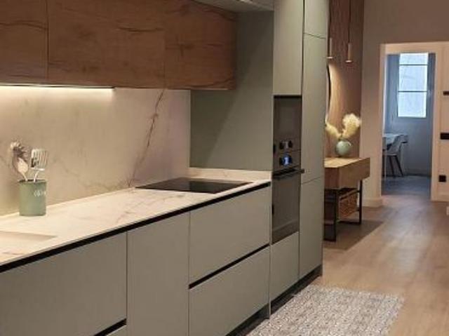 Piso en alquiler en calle De L'hostal D'en Sol, Barcelona, de 86 m² 3 habitaciones por 2.000