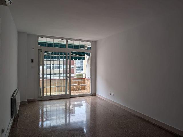 Piso en alquiler en calle De Llança, Barcelona, de 97 m² 4 habitaciones por 1.720
