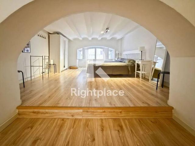 Piso en alquiler en calle De L'om, Barcelona, de 75 m² 2 habitaciones por 1.088