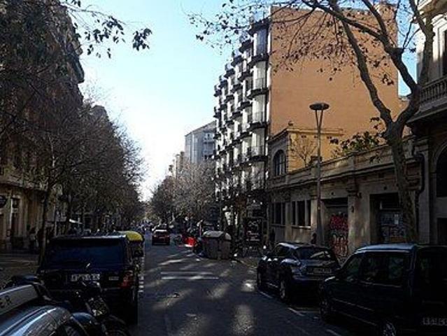 Piso en alquiler en calle De Londres, Barcelona, de 135 m² 4 habitaciones por 2.500