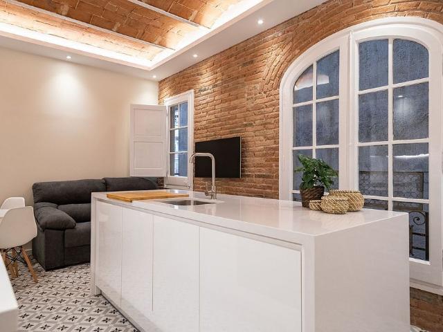 Piso en alquiler en calle De Londres, Barcelona, de 90 m² 4 habitaciones por 3.500