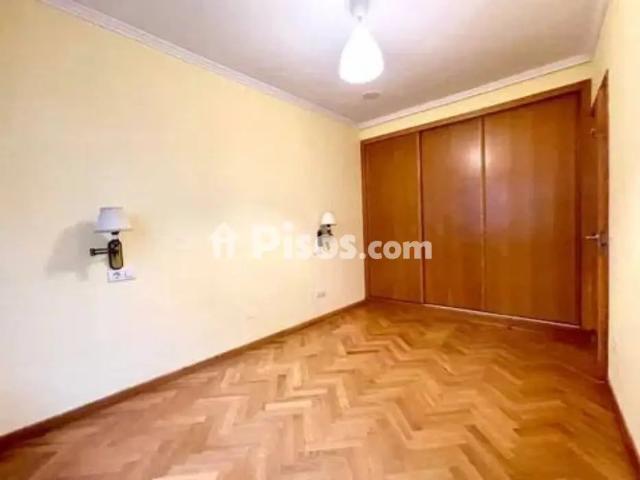 Piso en alquiler en Calle de los Picos