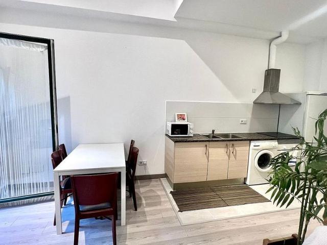 Piso en alquiler en calle De Lope de Vega, Barcelona, de 98 m² 4 habitaciones por 2.200