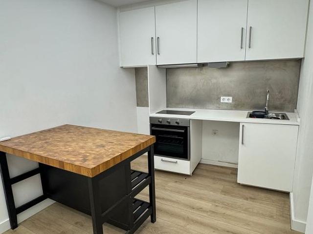 Piso en alquiler en calle De Loreto, Barcelona, de 40 m² 2 habitaciones por 1.140
