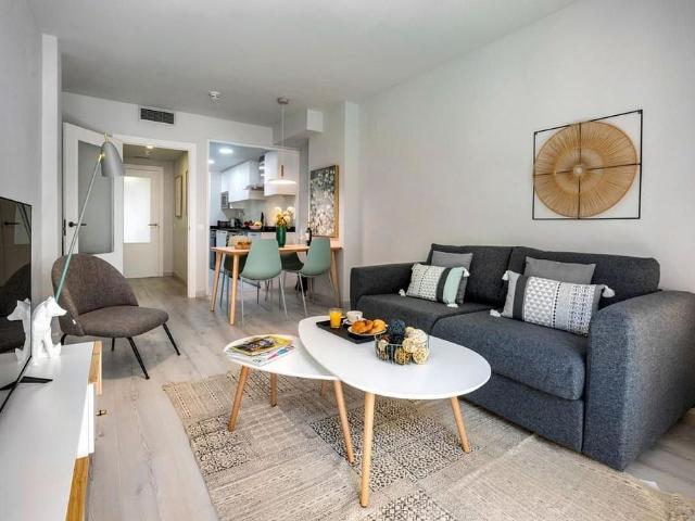Piso en alquiler en calle De Pujós, Hospitalet de Llobregat, L´, de 55 m² 2 habitaciones por 1.550