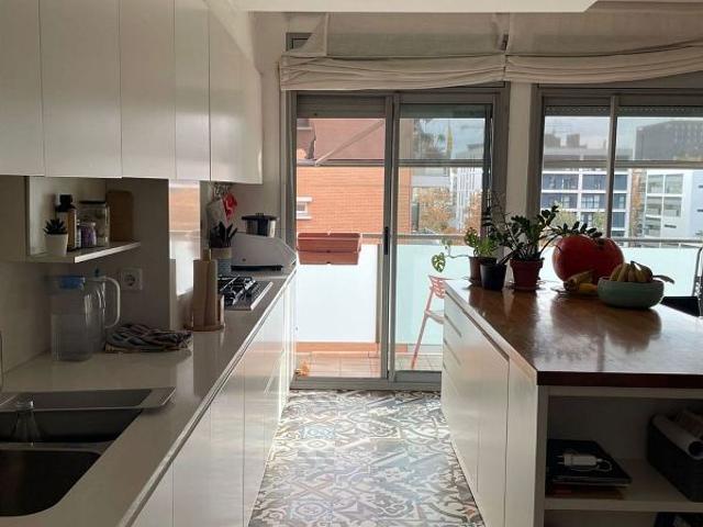 Piso en alquiler en calle De Pallars, Barcelona, de 100 m² 3 habitaciones por 2.300
