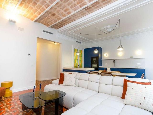 Piso en alquiler en calle De Pau Claris, Barcelona, de 135 m² 4 habitaciones por 3.900