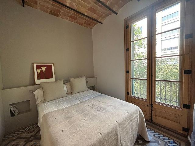 Piso en alquiler en calle De Pau Claris, Barcelona, de 52 m² 1 habitación por 2.000