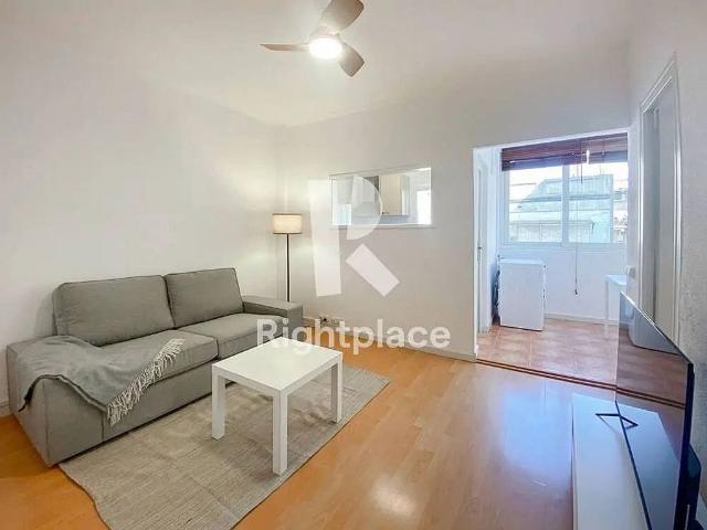 Piso en alquiler en calle De Pavia, Barcelona, de 65 m² 2 habitaciones por 876