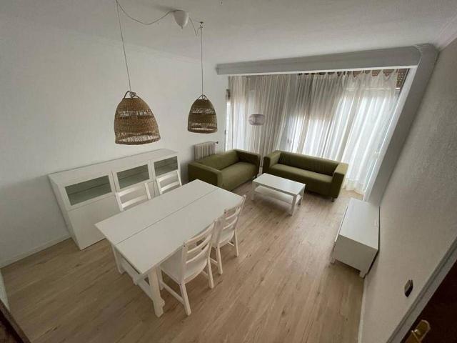 Piso en alquiler en calle De Pi i Margall, Lleida, de 114 m² 4 habitaciones por 930