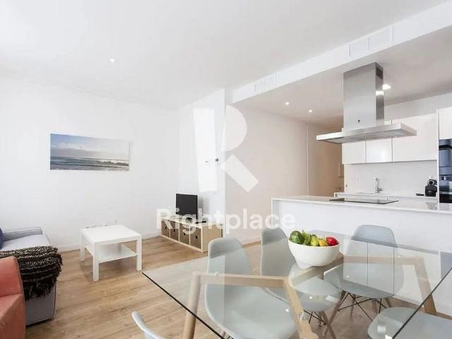 Piso en alquiler en calle De Provença, Barcelona, de 56 m² 2 habitaciones por 1.353