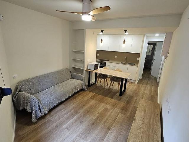 Piso en alquiler en calle De Ruperto Chapí, Santa Coloma de Gramanet, de 35 m² 1 habitación por 890