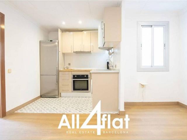 Piso en alquiler en calle De Rafael Campalans, Hospitalet de Llobregat, L´, de 40 m² 3 habitaciones por 701