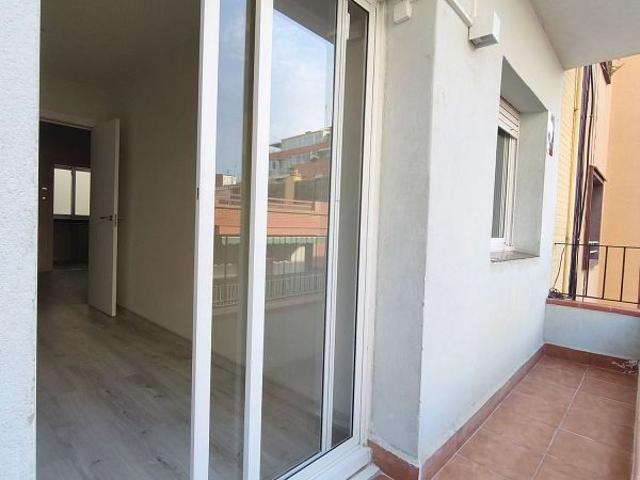 Piso en alquiler en calle De Rafael Campalans, Hospitalet de Llobregat, L´, de 55 m² 2 habitaciones por 1.200