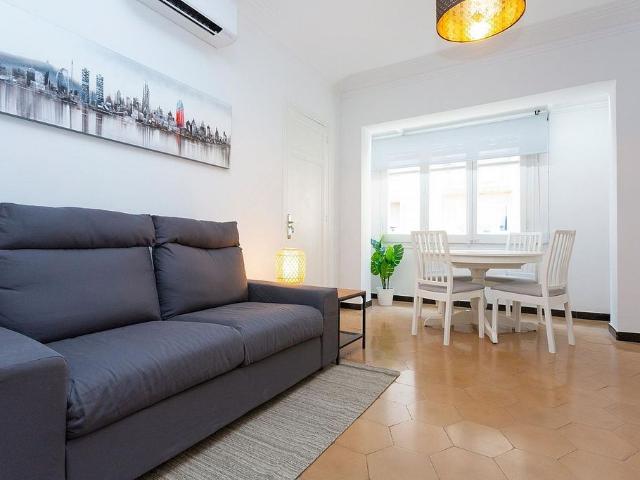 Piso en alquiler en calle De Regàs, Barcelona, de 78 m² 3 habitaciones por 1.439