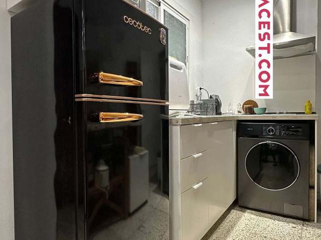 Piso en alquiler en calle De Rocafort, Barcelona, de 70 m² 1 habitación por 2.150
