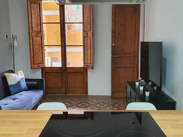 Piso en alquiler en calle De Rocafort, Barcelona, de 80 m² 3 habitaciones por 1.432