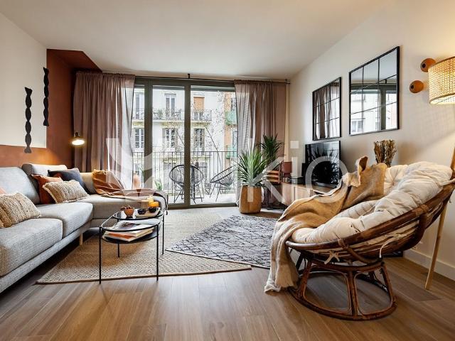 Piso en alquiler en calle De Rocafort, Barcelona, de 82 m² 3 habitaciones por 2.790