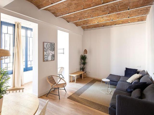 Piso en alquiler en calle De Rocafort, Barcelona, de 98 m² 3 habitaciones por 1.460