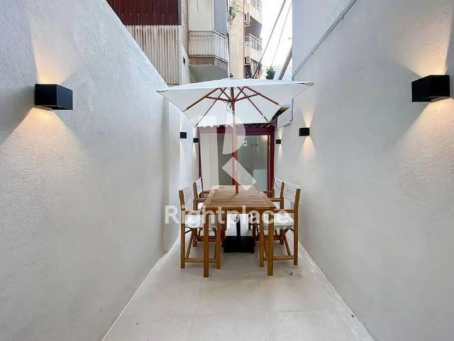 Piso en alquiler en calle De Rocafort, Barcelona, de 24 m² 1 habitación por 1.100
