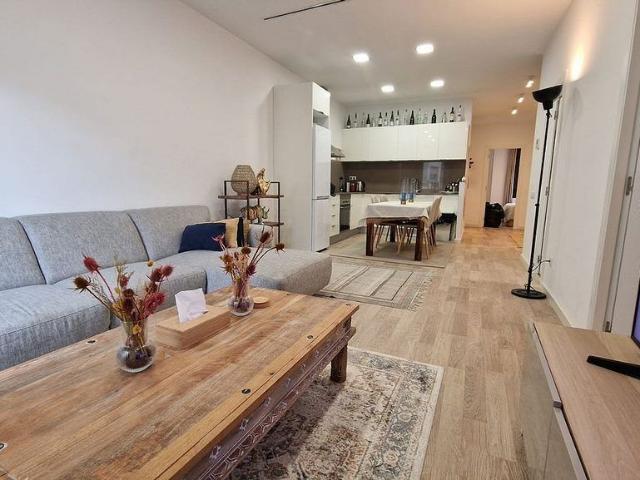 Piso en alquiler en calle De Roger de Flor, Barcelona, de 85 m² 3 habitaciones por 2.400