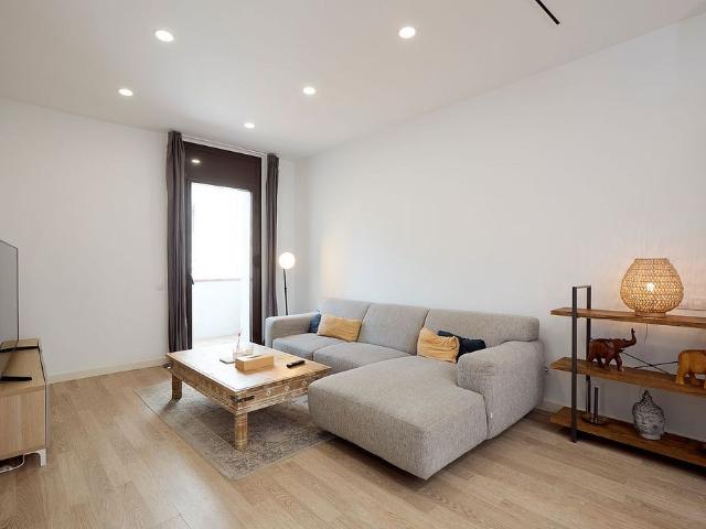 Piso en alquiler en calle De Roger de Flor, Barcelona, de 83 m² 3 habitaciones por 2.400