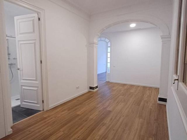 Piso en alquiler en calle De Roger de Llúria, Barcelona, de 160 m² 4 habitaciones por 3.058
