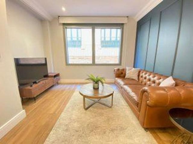 Piso en alquiler en calle De Roger de Llúria, Barcelona, de 59 m² 2 habitaciones por 2.600
