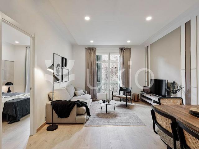Piso en alquiler en calle De Roger de Llúria, Barcelona, de 95 m² 3 habitaciones por 2.275