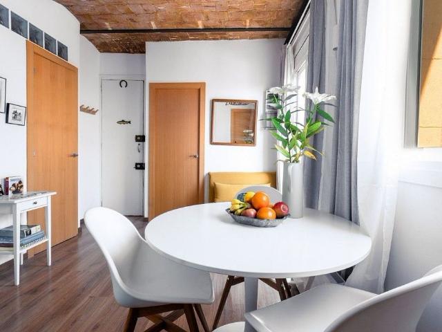 Piso en alquiler en calle De Salamanca, Barcelona, de 40 m² 2 habitaciones por 2.120