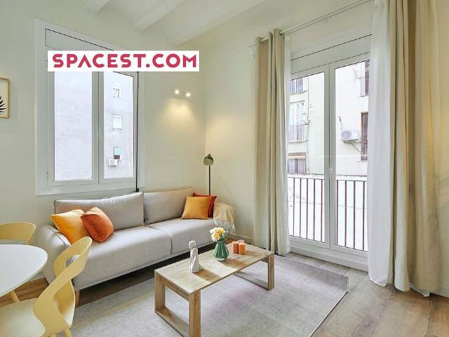 Piso en alquiler en calle De Sant Antoni Abat, Barcelona, de 45 m² 2 habitaciones por 1.420