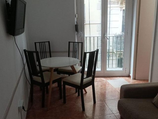 Piso en alquiler en calle De Sant Antoni Abat, Barcelona, de 55 m² 2 habitaciones por 1.200