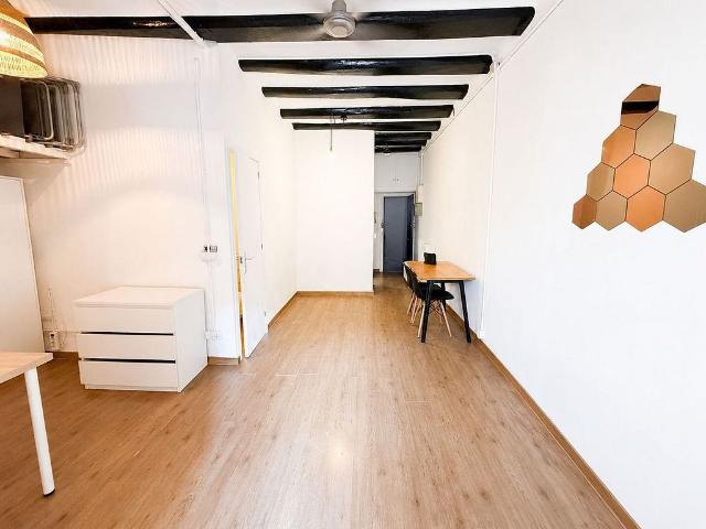 Piso en alquiler en calle De Sant Antoni Abat, Barcelona, de 60 m² 1 habitación por 876