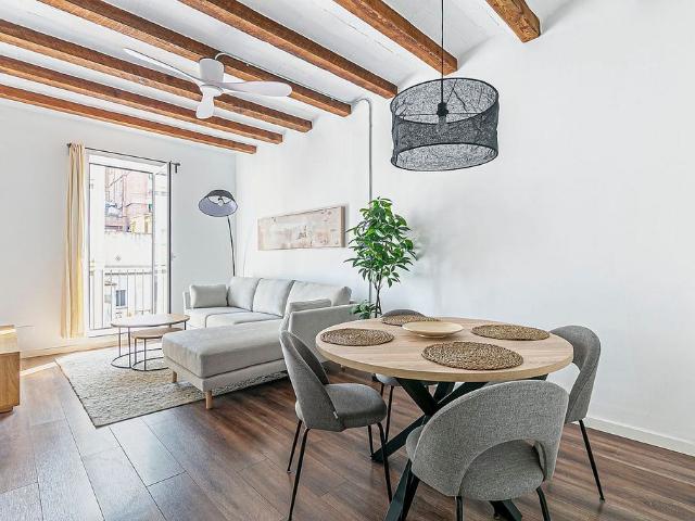 Piso en alquiler en calle De Sant Gabriel, Barcelona, de 60 m² 2 habitaciones por 2.095