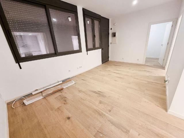 Piso en alquiler en calle De Sant Fructuós, Barcelona, de 59 m² 2 habitaciones por 1.200