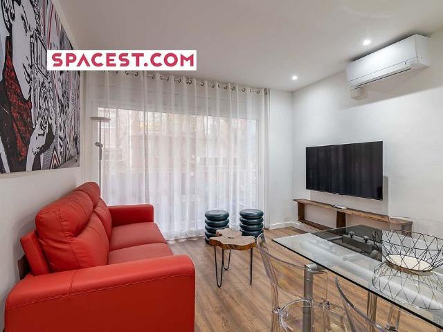 Piso en alquiler en calle De Sant Fructuós, Barcelona, de 70 m² 3 habitaciones por 1.043
