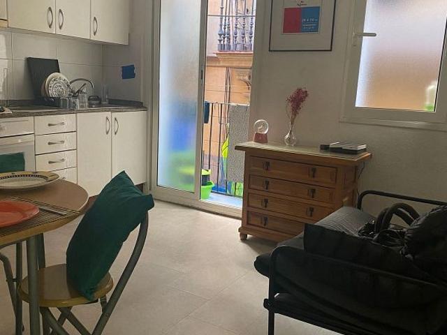 Piso en alquiler en calle De Sant Jacint, Barcelona, de 39 m² 2 habitaciones por 895