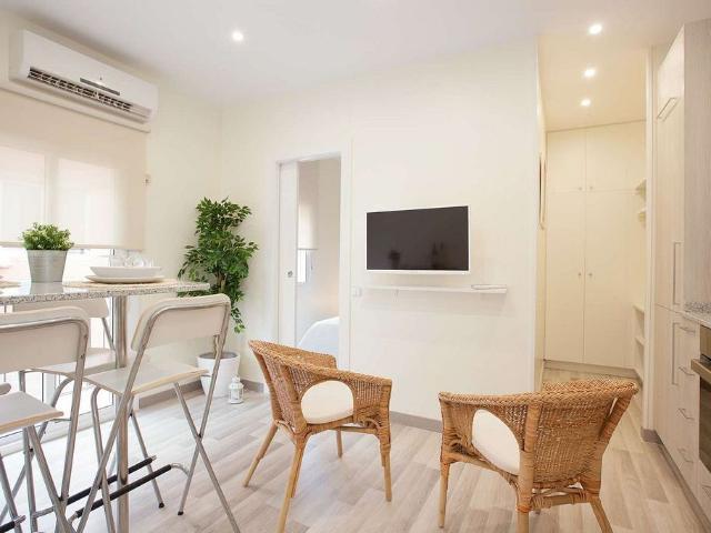 Piso en alquiler en calle De Sant Miquel, Barcelona, de 10 m² 2 habitaciones por 1.250