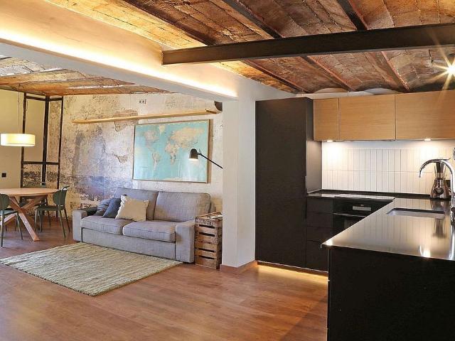 Piso en alquiler en calle De Sant Pau, Barcelona, de 68 m² 1 habitación por 2.250