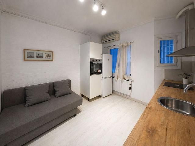 Piso en alquiler en calle De Sant Pere Màrtir, Barcelona, de 35 m² 1 habitación por 1.000