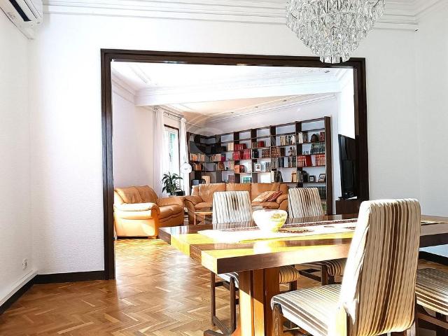 Piso en alquiler en calle De Sant Pere Més Alt, Barcelona, de 162 m² 3 habitaciones por 2.750