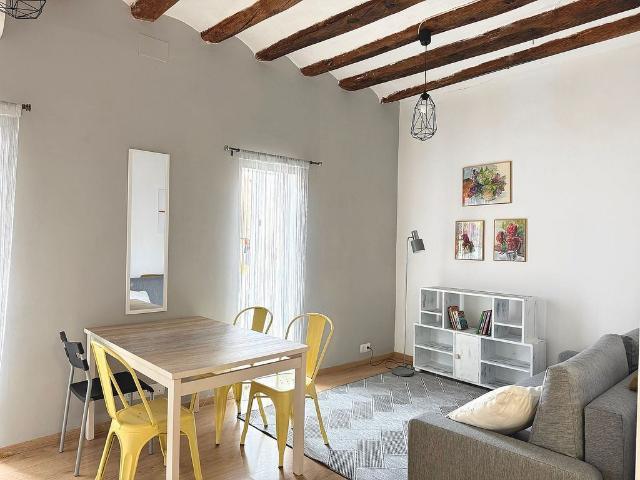 Piso en alquiler en calle De Sant Pere Mitjà, Barcelona, de 60 m² 2 habitaciones por 1.700