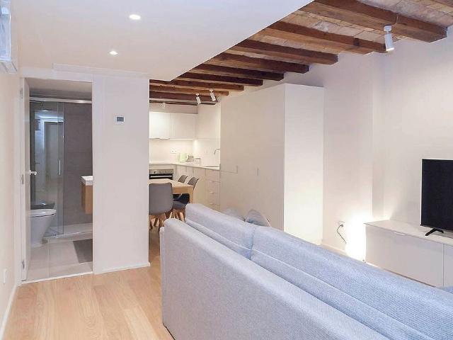 Piso en alquiler en calle De Sant Pere Mitjà, Barcelona, de 66 m² 3 habitaciones por 1.900