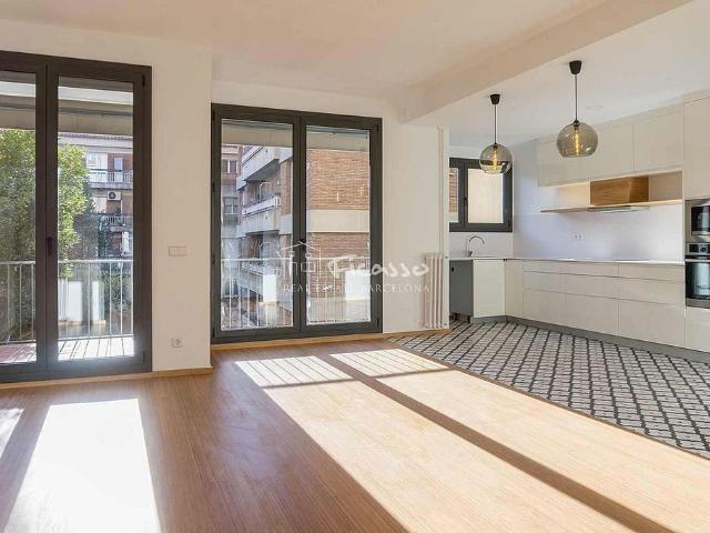 Piso en alquiler en calle De Santa Magdalena Sofia, Barcelona, de 90 m² 3 habitaciones por 2.073