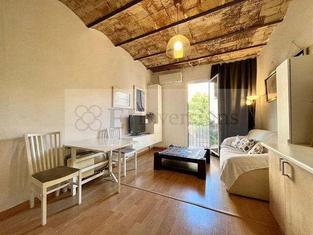Piso en alquiler en calle De Santa Rosa, Barcelona, de 57 m² 2 habitaciones por 1.500